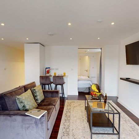 Stylish Apartment W/ Private Garden - Dog Friendly Newport  Dış mekan fotoğraf