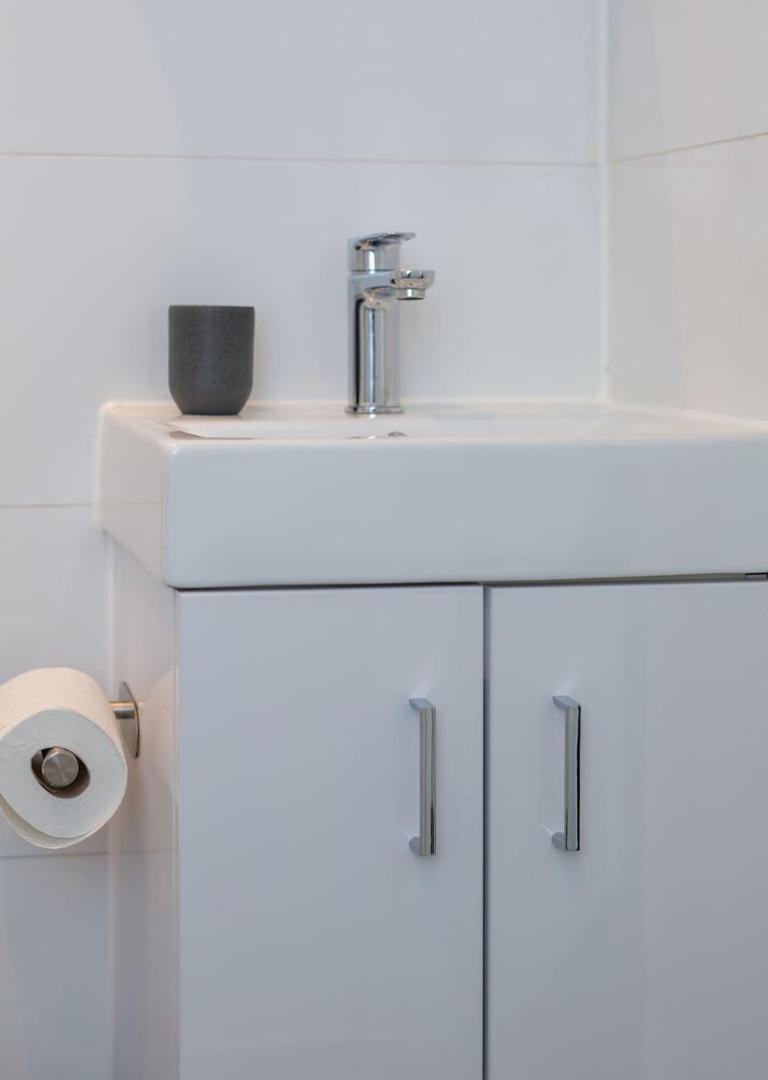 Stylish Apartment W/ Private Garden - Dog Friendly Newport  Dış mekan fotoğraf