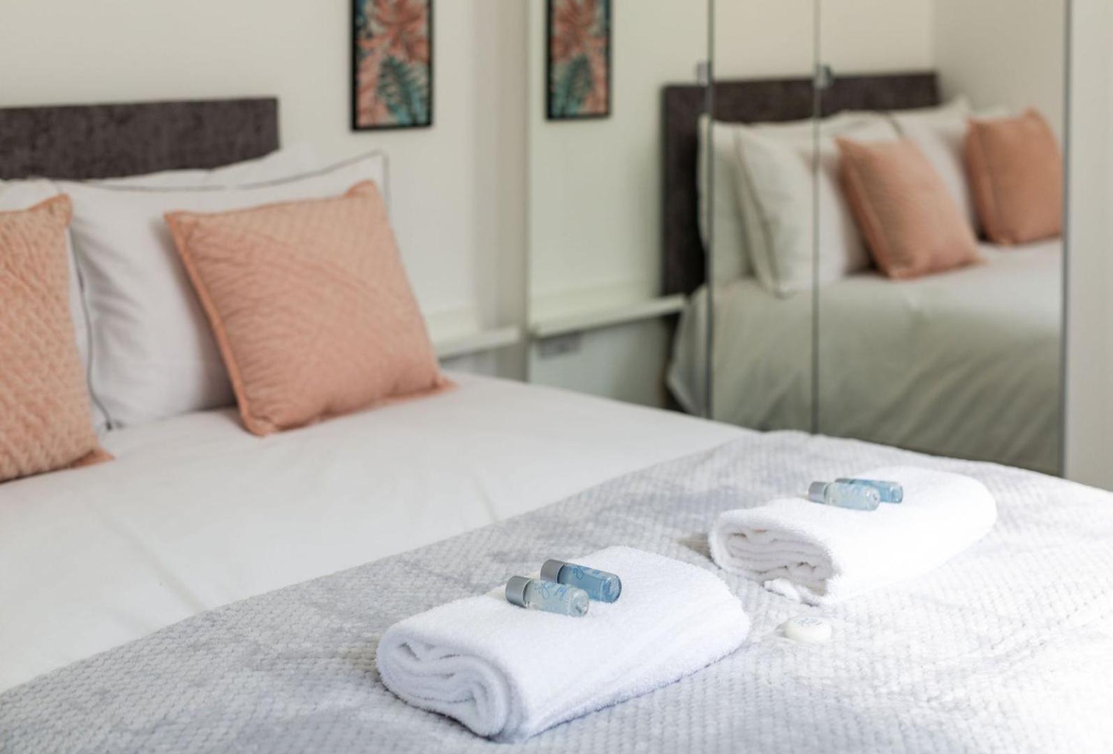 Stylish Apartment W/ Private Garden - Dog Friendly Newport  Dış mekan fotoğraf