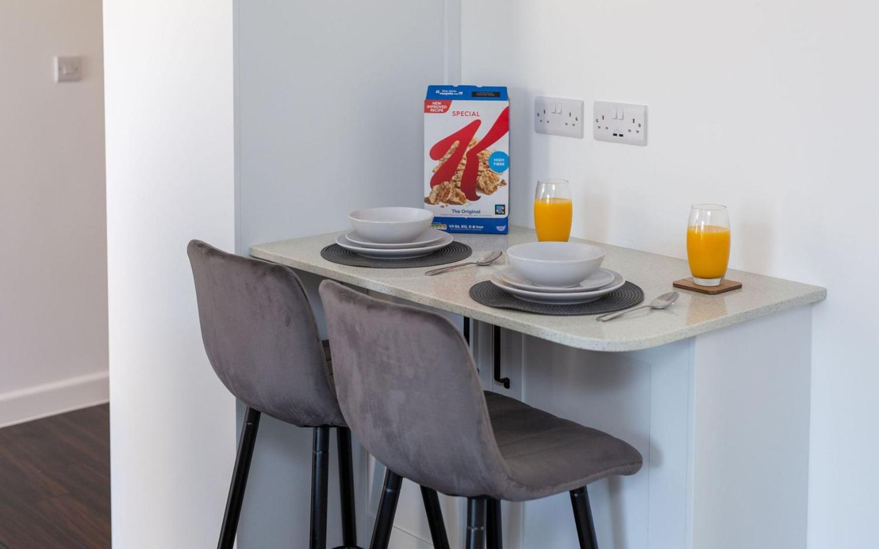 Stylish Apartment W/ Private Garden - Dog Friendly Newport  Dış mekan fotoğraf