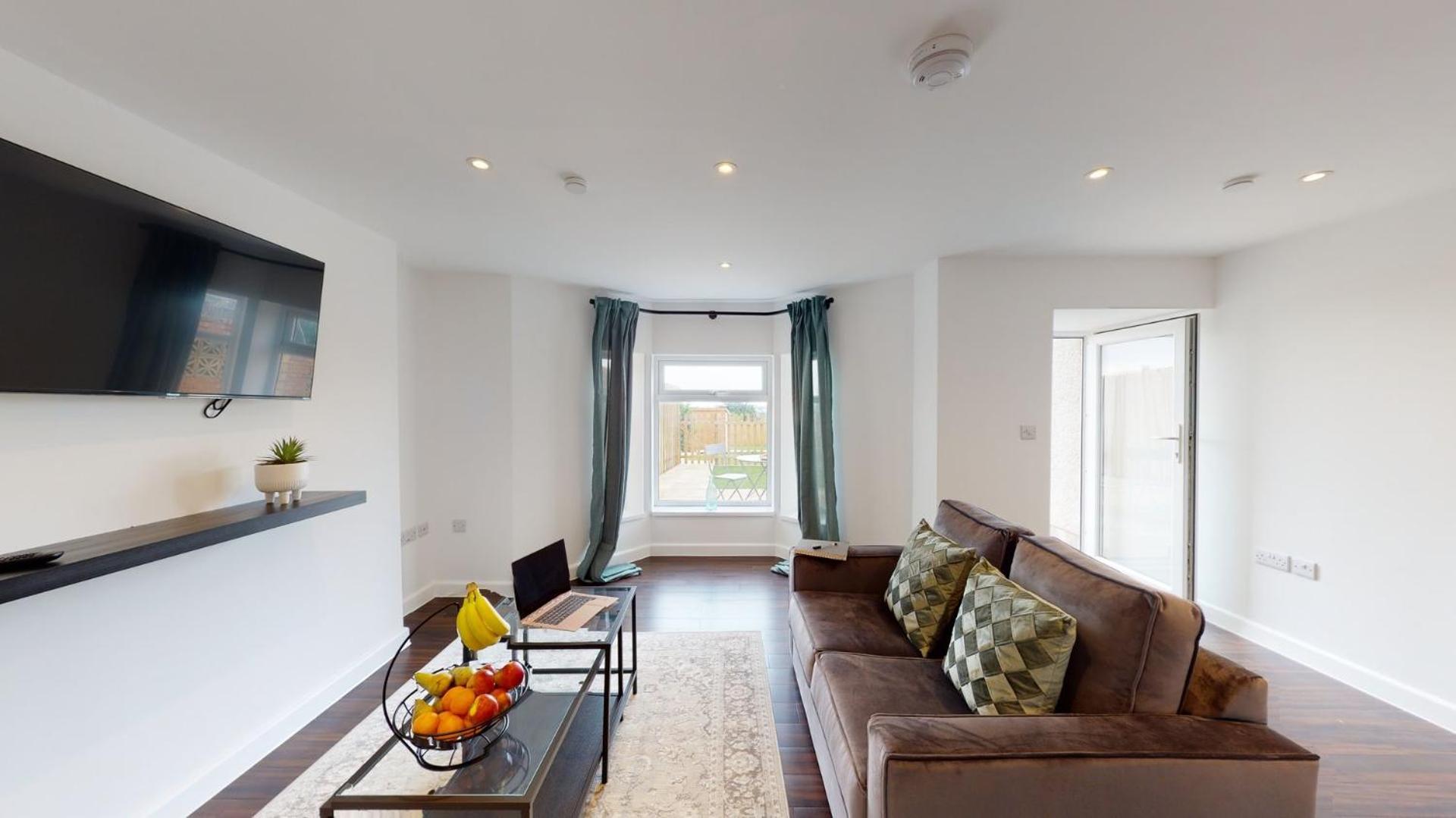 Stylish Apartment W/ Private Garden - Dog Friendly Newport  Dış mekan fotoğraf