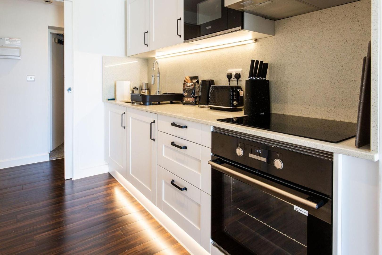 Stylish Apartment W/ Private Garden - Dog Friendly Newport  Dış mekan fotoğraf