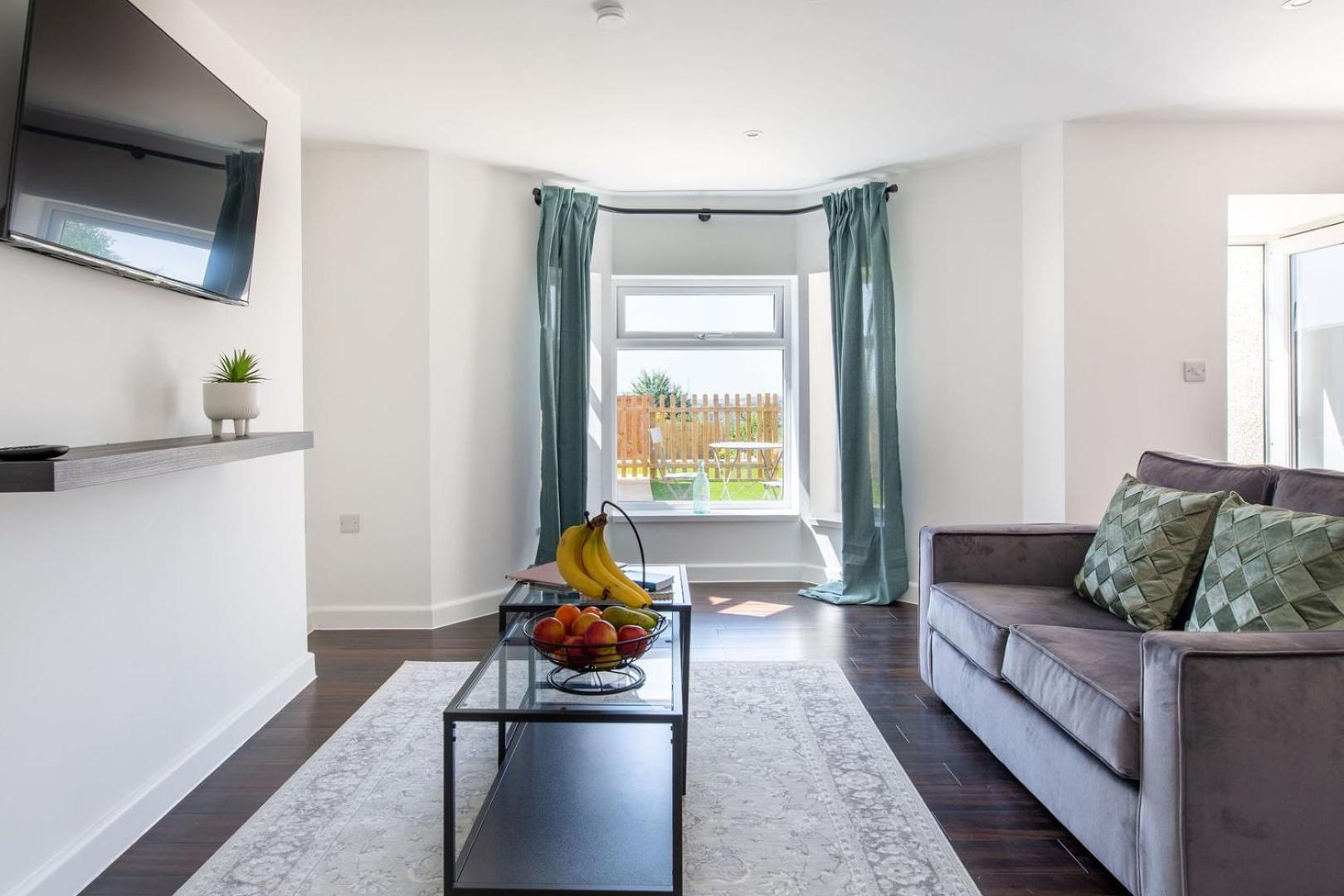 Stylish Apartment W/ Private Garden - Dog Friendly Newport  Dış mekan fotoğraf